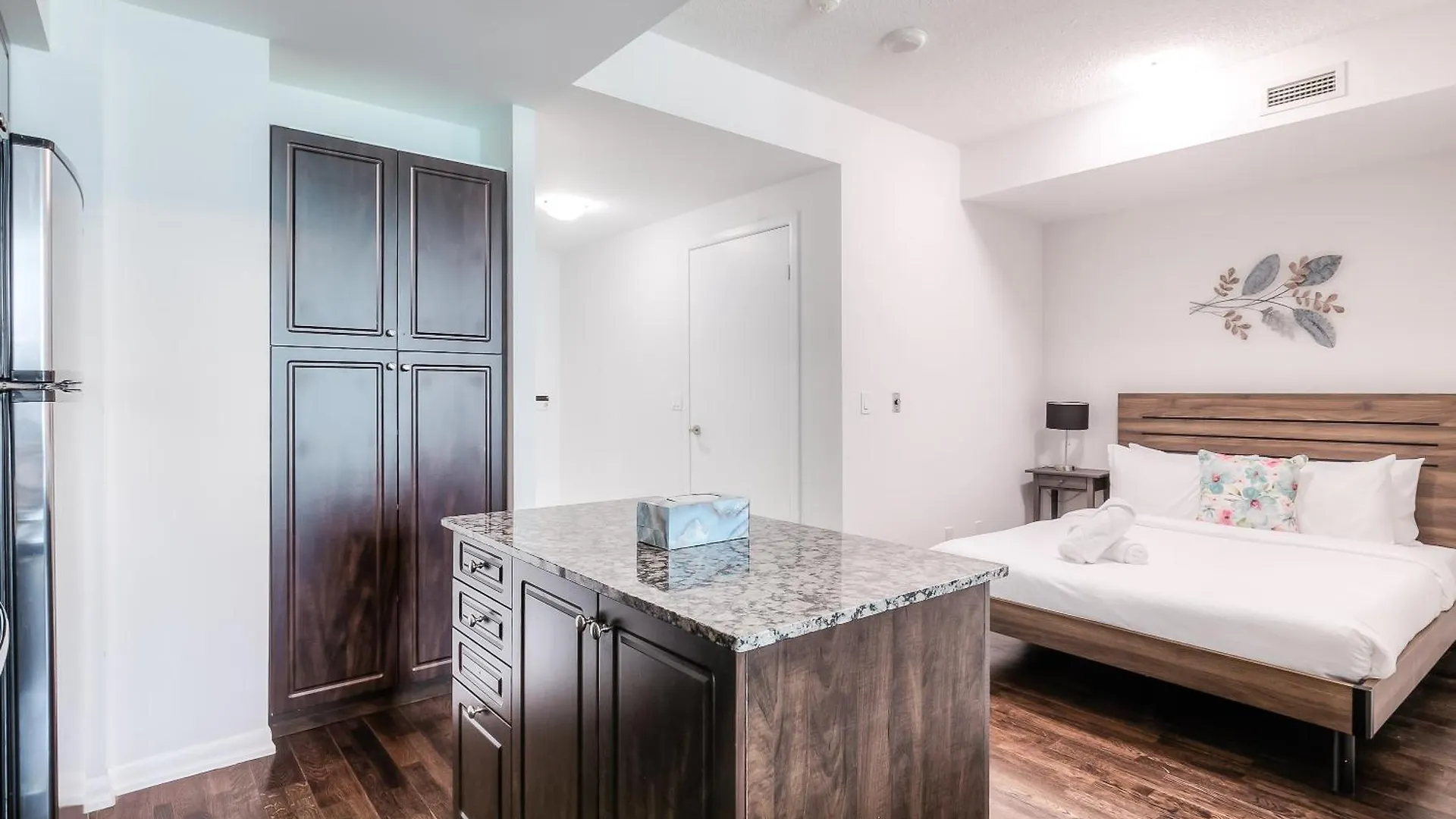Rivetstays- The Neptune I Toronto Apartmán