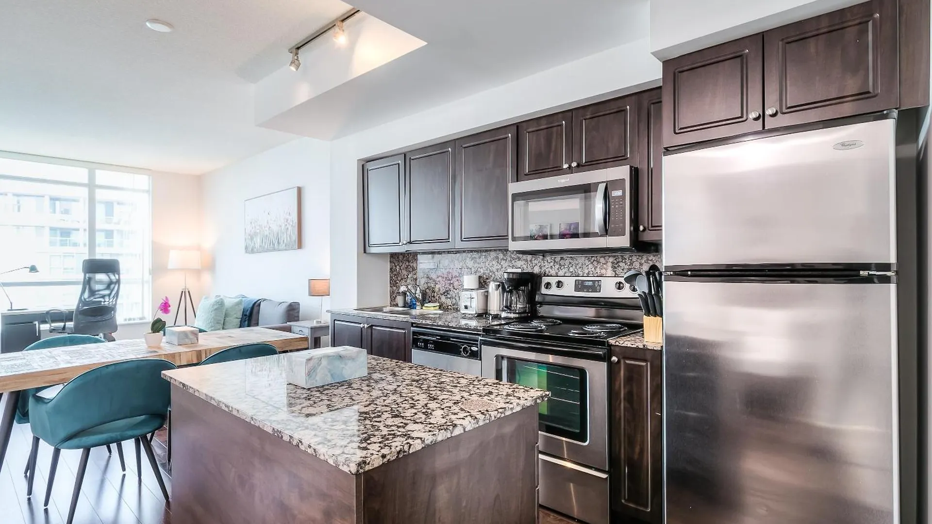 Rivetstays- The Neptune I Toronto Kanada