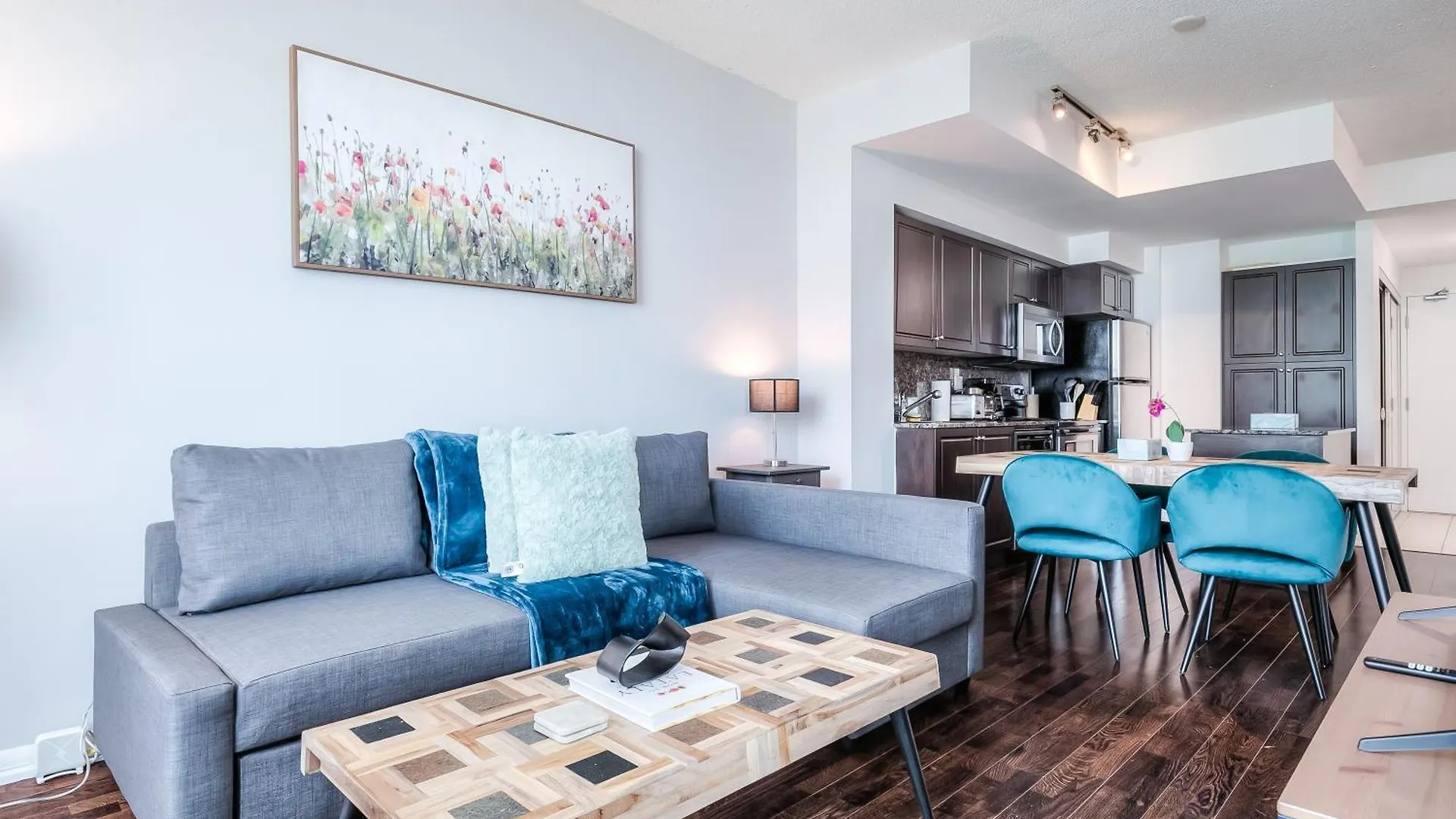 Rivetstays- The Neptune I Toronto Apartment