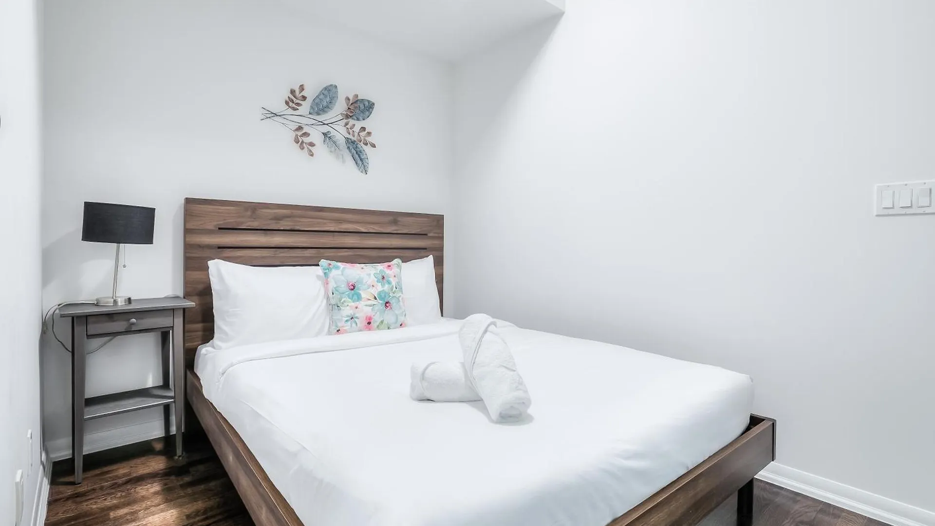 Rivetstays- The Neptune I Toronto Apartment