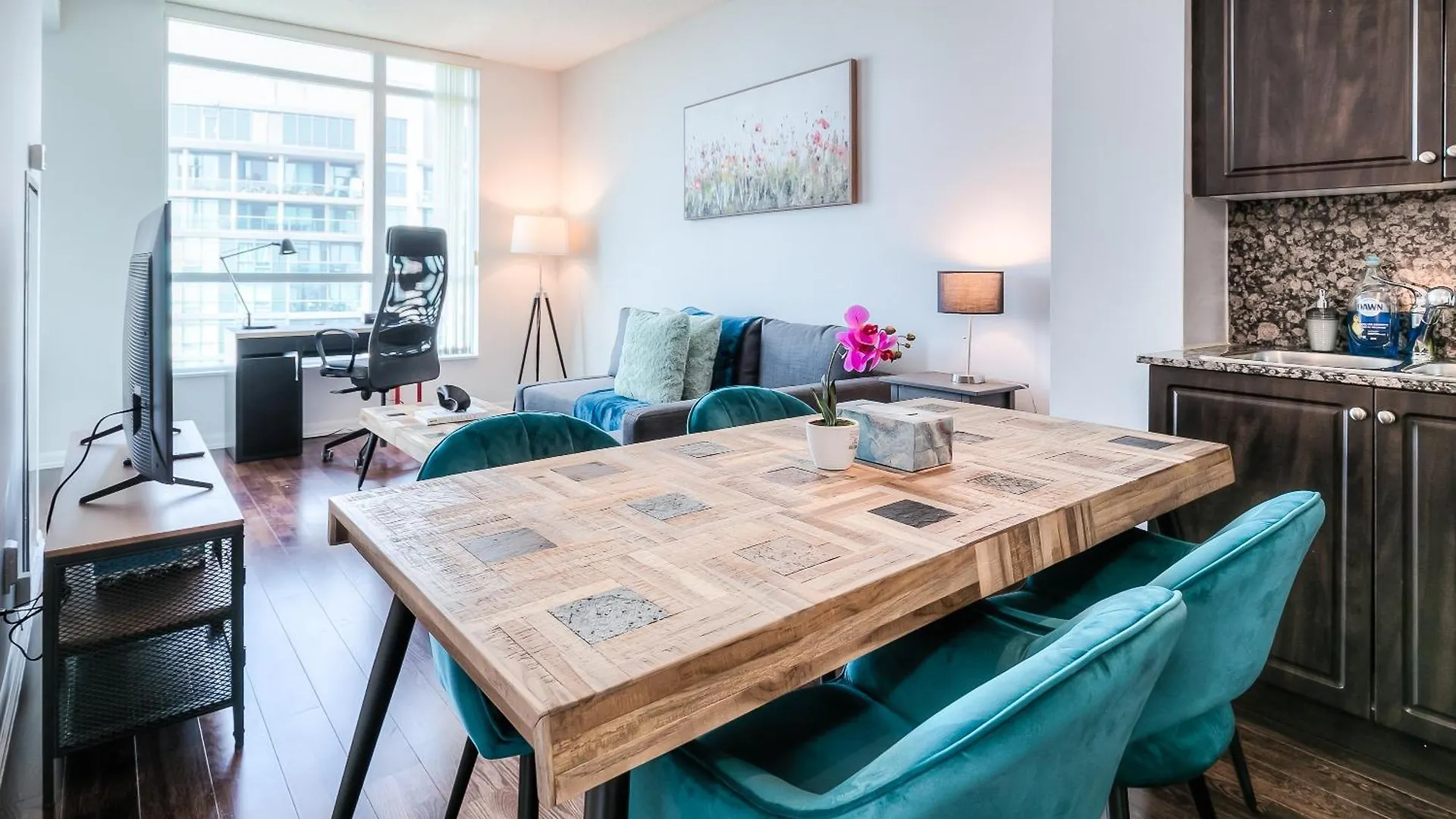 Rivetstays- The Neptune I Toronto Apartment