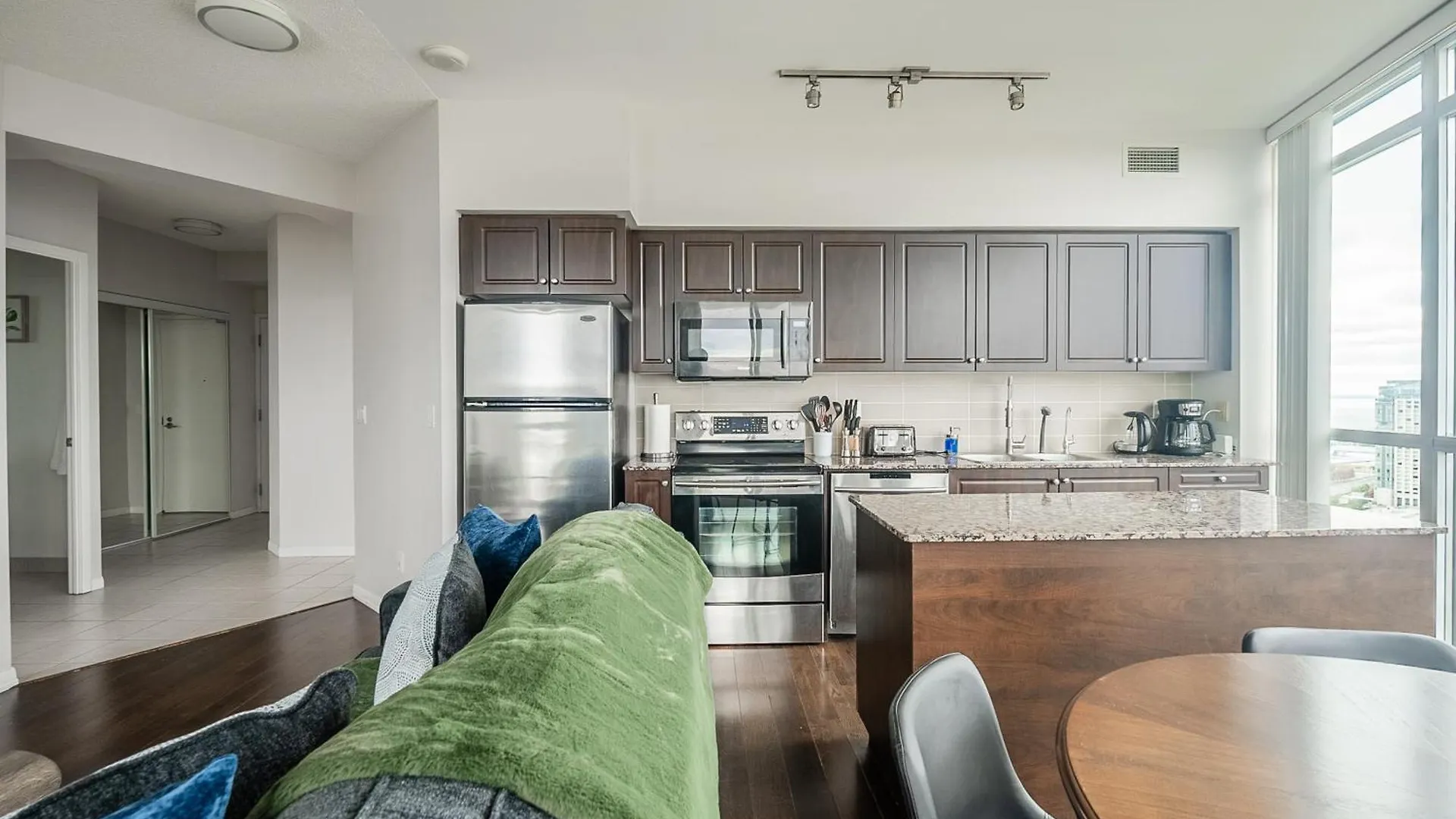 Apartment Rivetstays- The Neptune I Toronto Canada