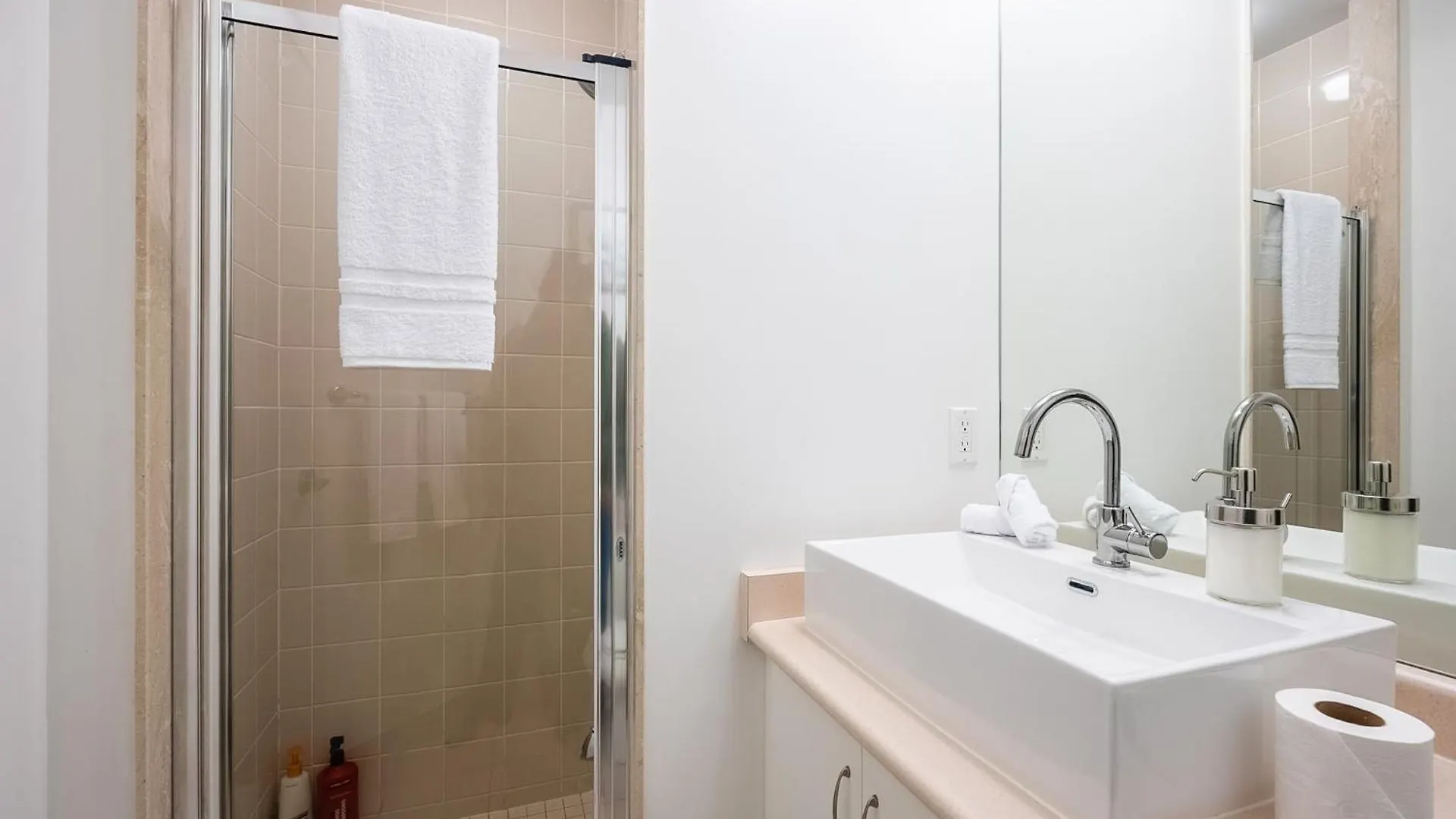 Apartment Rivetstays- The Neptune I Toronto Canada